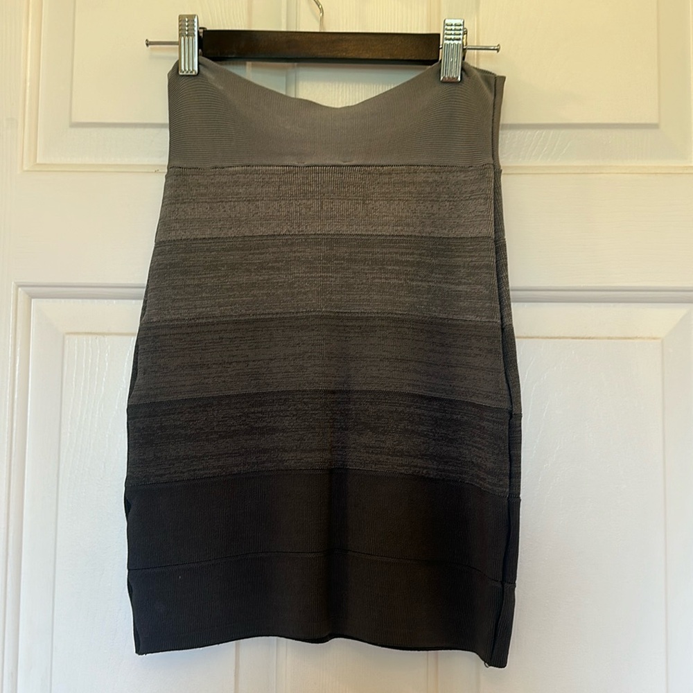 BEBE midi skirt, ombré grey color, perfect condition